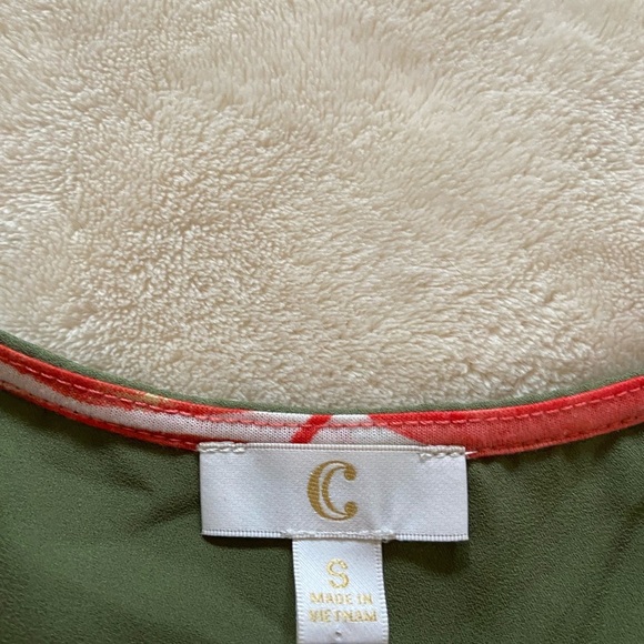 Hawaiian print  sleeveless blouse - Picture 2 of 3